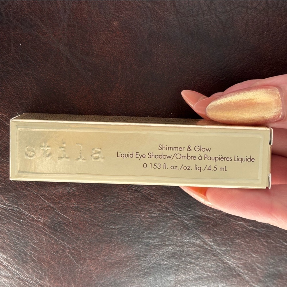 Shimmer & Glow
Liquid Eye Shadow TWIG
0.153 fl. oz./oz. liq./ 4.5 mL